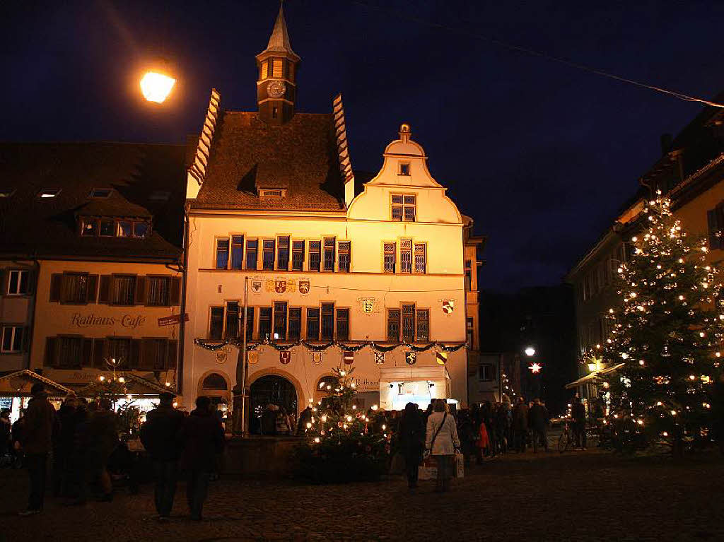 Weihnachtliche Stimmung bei der 4. Staufener Lichternacht.