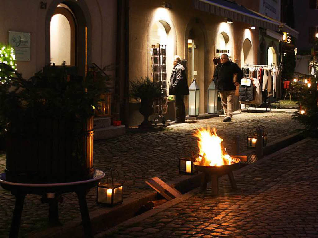 Weihnachtliche Stimmung bei der 4. Staufener Lichternacht.