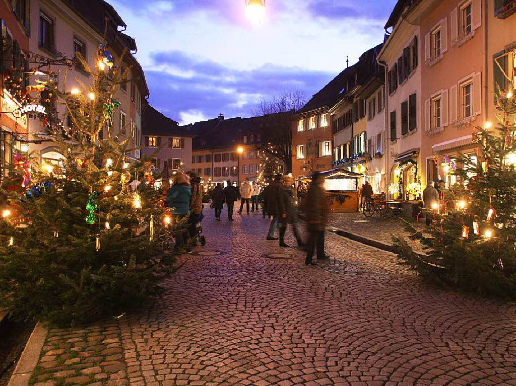 Weihnachtliche Stimmung bei der 4. Staufener Lichternacht.