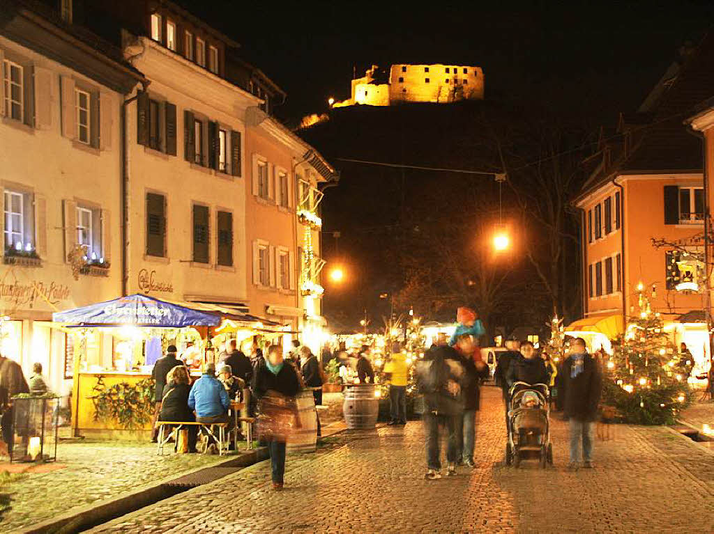 Weihnachtliche Stimmung bei der 4. Staufener Lichternacht.