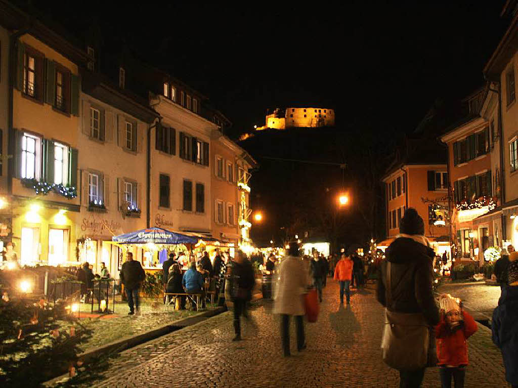 Weihnachtliche Stimmung bei der 4. Staufener Lichternacht.