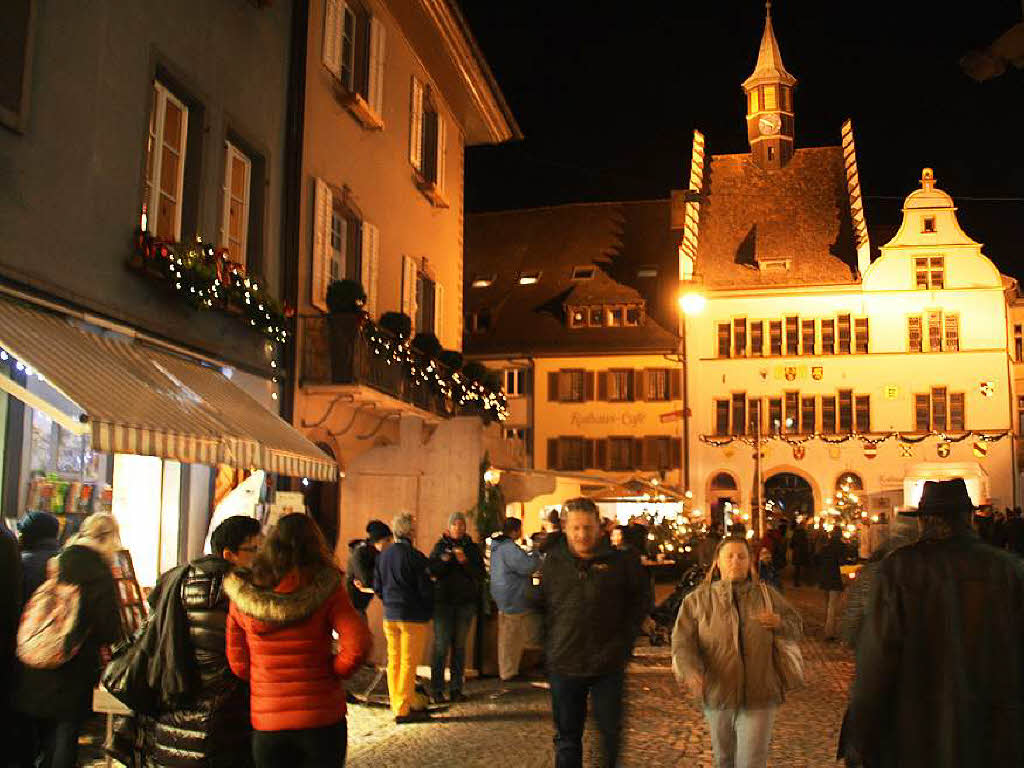 Weihnachtliche Stimmung bei der 4. Staufener Lichternacht.