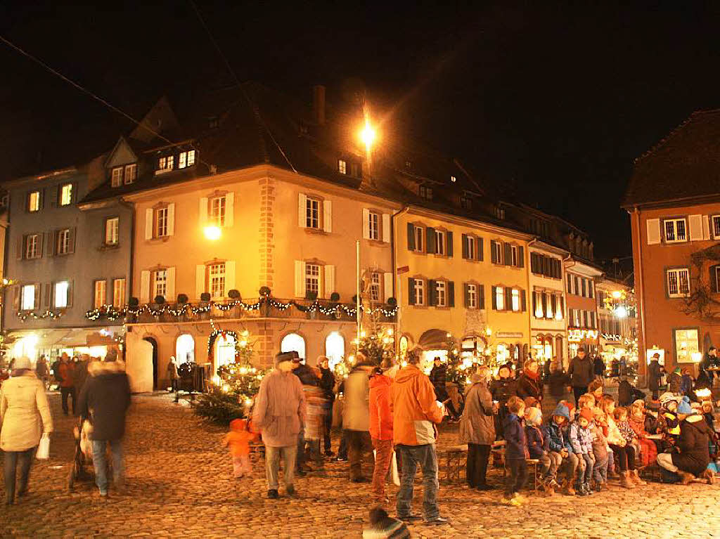 Weihnachtliche Stimmung bei der 4. Staufener Lichternacht.