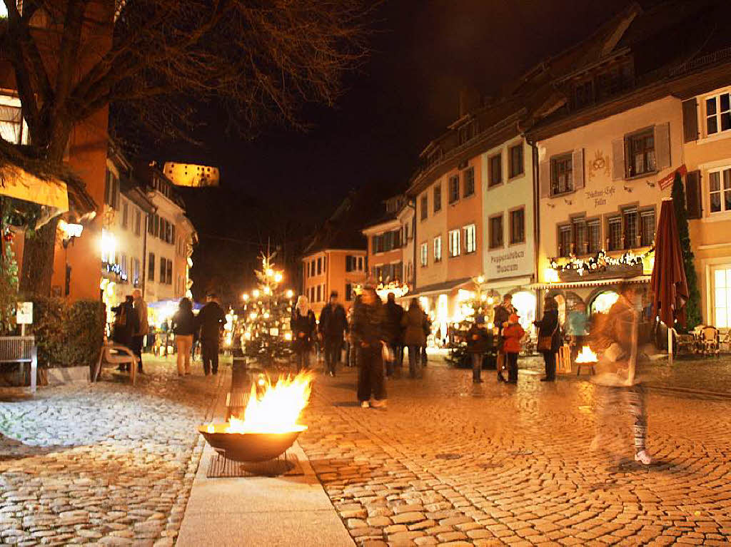 Weihnachtliche Stimmung bei der 4. Staufener Lichternacht.