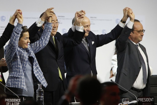 Allen Beteiligten war die Freude ber den gelungenen Vertrag anzusehen.  | Foto: AFP