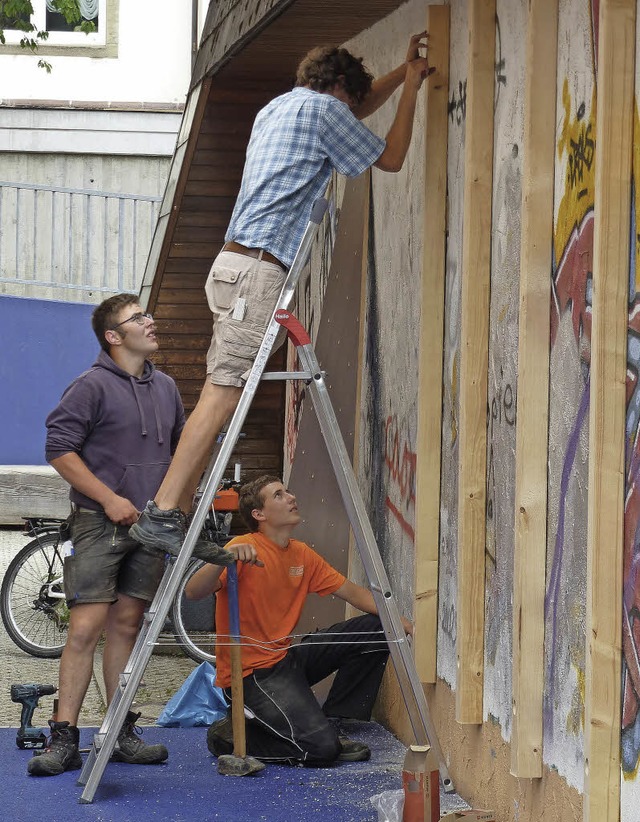 Maarbeit fr die Boulderwand im Juli diesen Jahres   | Foto: Stellmach