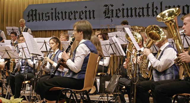 Der Musikverein Heimatklang Htten (un...it einem unterhaltsamen Jahreskonzert.  | Foto: Werner Probst