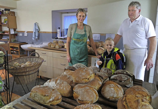 Vier Brotsorten bietet Edwin Jung in s... wie zum Beispiel den kleinen Julius.   | Foto: D. Philipp