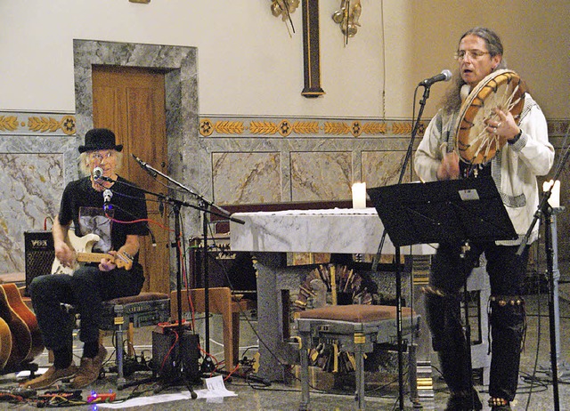 Tomawho (rechts) und Blondie gaben ein...htlingen in der Kirche in Niederwihl.   | Foto: Hrvoje Miloslavic