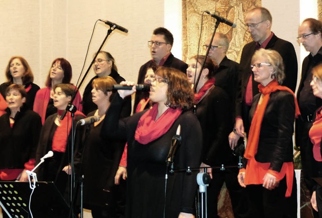 Der Gospelchores St. Josef riss die Zu...en  Advent in der Christuskirche mit.   | Foto: Ingrid Arndt