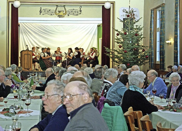 Auch 2015  lud der Rotkreuz-Ortsverein... in den &#8222;Krone&#8220;-Saal ein.   | Foto: chr. pross