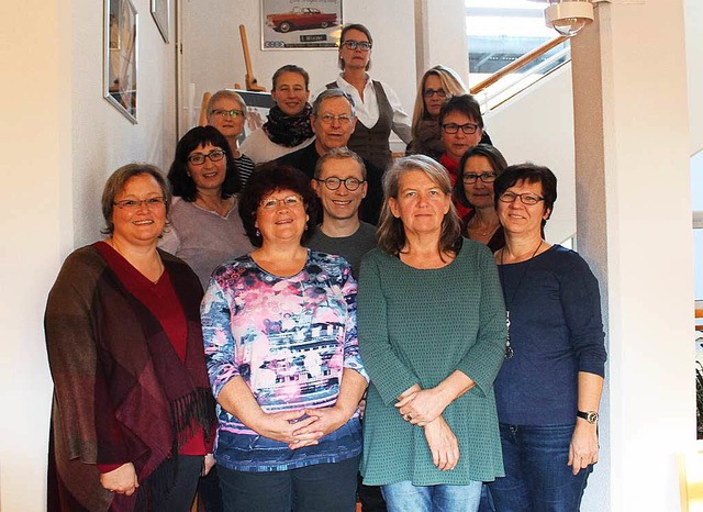 Zum Gruppenbild stellten sich die Spen...fnger und die AWO-Vertreter zusammen.  | Foto: Albert Greiner