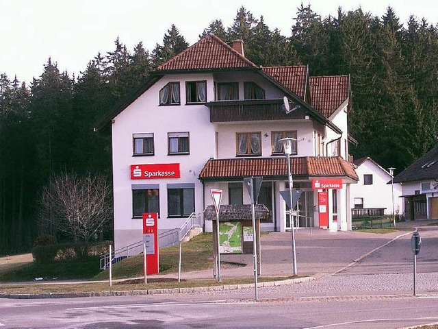 Die Sparkassenfiliale in Eisenbach. Ab... Jahr hat sie krzere ffnungszeiten.   | Foto: Brichta