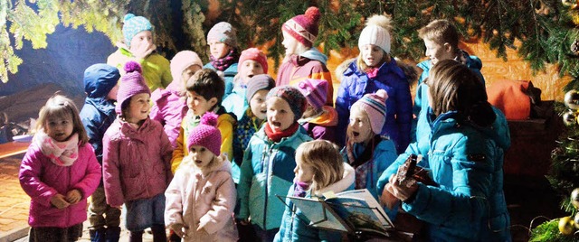 Fr &#8222;Winterzauber&#8220;-Atmosph...der Auftritt des neuen Kinderchores.    | Foto: Oliver Schmidt