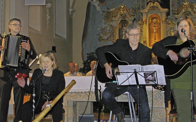 Chre und Gruppen beteiligten sich am ...zkonzert in der Pfarrkirche in Bernau.  | Foto: Ulrike Spiegelhalter
