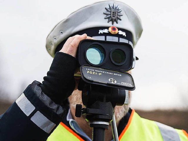 Laserkontrollen allein knnen viele Raser nicht abschrecken.  | Foto: dpa