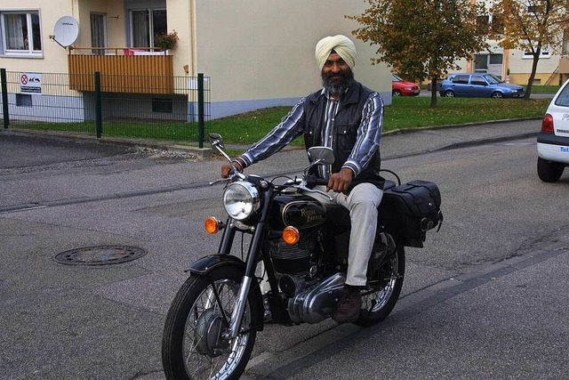 Glck fr Salinder Singh: Der Bad Sck...rradfahren seinen Turban aufbehalten.   | Foto: Vgtle
