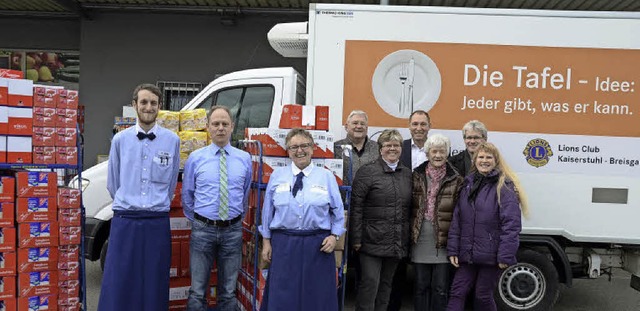 Endingen. Paletten von Lebensmittel-Sa..., Dirk Schwrer daneben Manuel Seiter.  | Foto: Roland Vitt