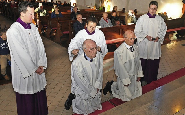 Das Kreuz der Treue fr ihren langjhr...en Charles Cingolani und Josef Reich.   | Foto: Stefan Pichler