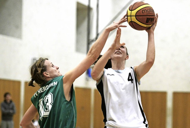 Abblocken lieen sich die USC-Basketba...tadtderby der Regionalliga nur selten.  | Foto: Patrick Seeger