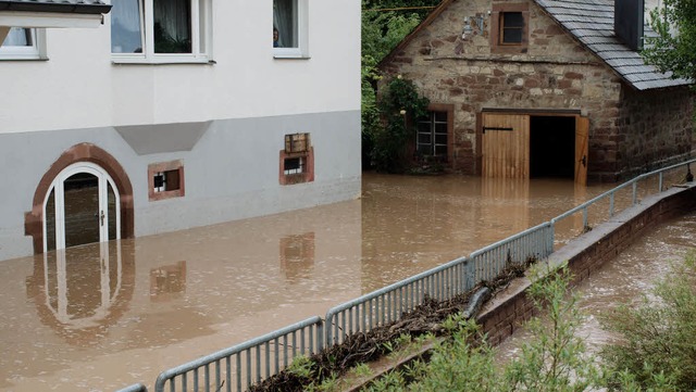 Hochwasser 2014 in Hauingen: Der Ortsteil zhlt zu den gefhrdeten Gebieten   | Foto: Paul Schleer