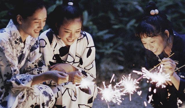 Privatfeuerwerk: Sachi (Haruka Ayase), Suzu (Suzu Hirose) und Chika (Kaho)  | Foto: Pandora Film