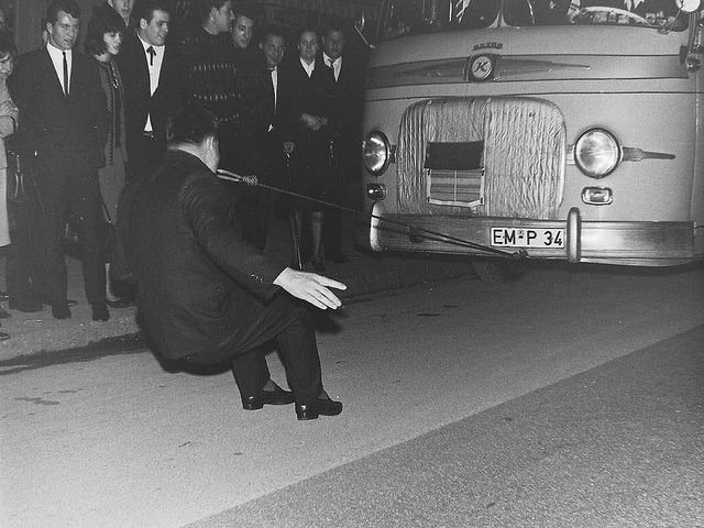 Polizeimeister Wilhelm Lieberwirth in Aktion.   | Foto: Armin E. Mller