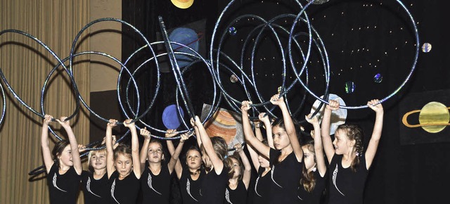 Saturns coole Ringe zeigten die  Mdch... Nikolausfeier des Turnvereins Sexau.   | Foto: Helena Kiefer