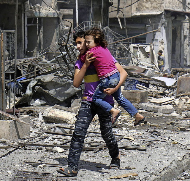Auf der Flucht vor dem Bomben: Kinder in Aleppo   | Foto: AFP