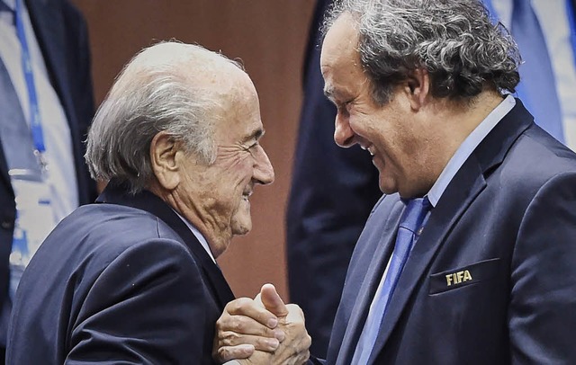 Der Kuschelkurs ist vorbei: Joseph Blatter (links) und Michel Platini  | Foto: afp