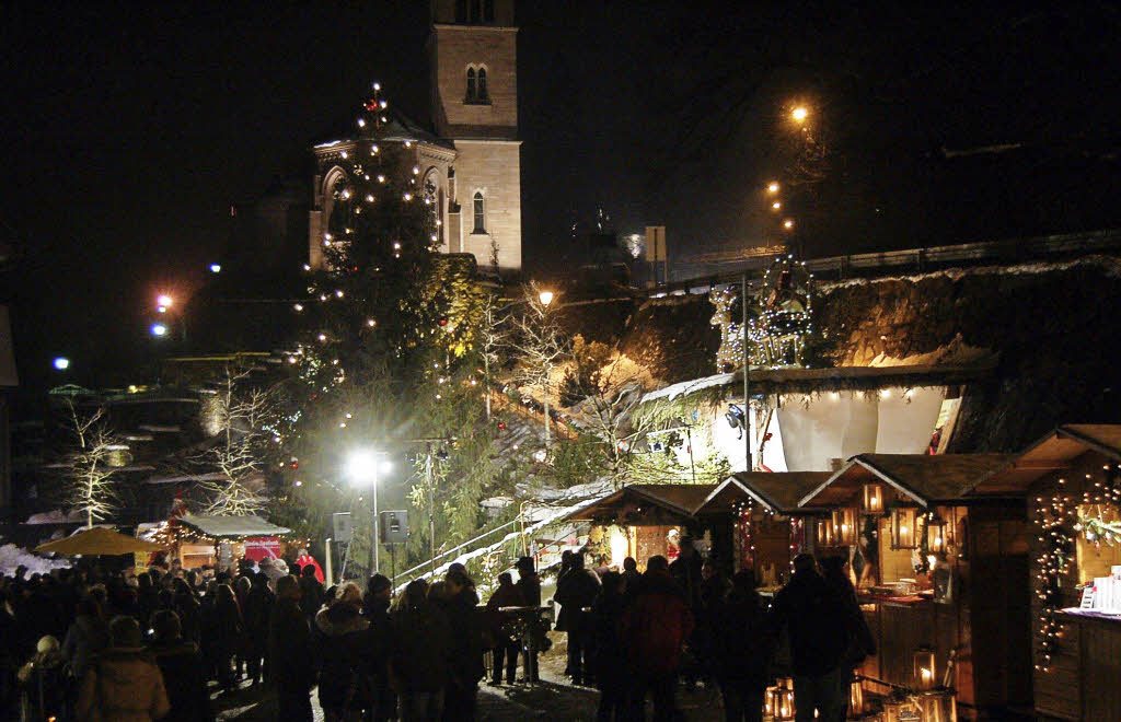 Grenzüberschreitender Weihnachtsmarkt in beiden Laufenburg Familien