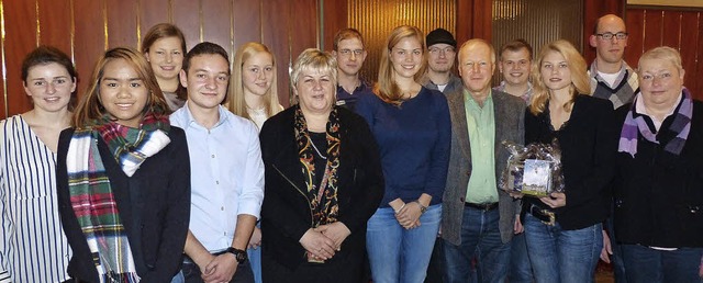 Sina-Maria Gund (Siebte von rechts) lst Madline Gund (Dritte von rechts) ab.   | Foto: Privat