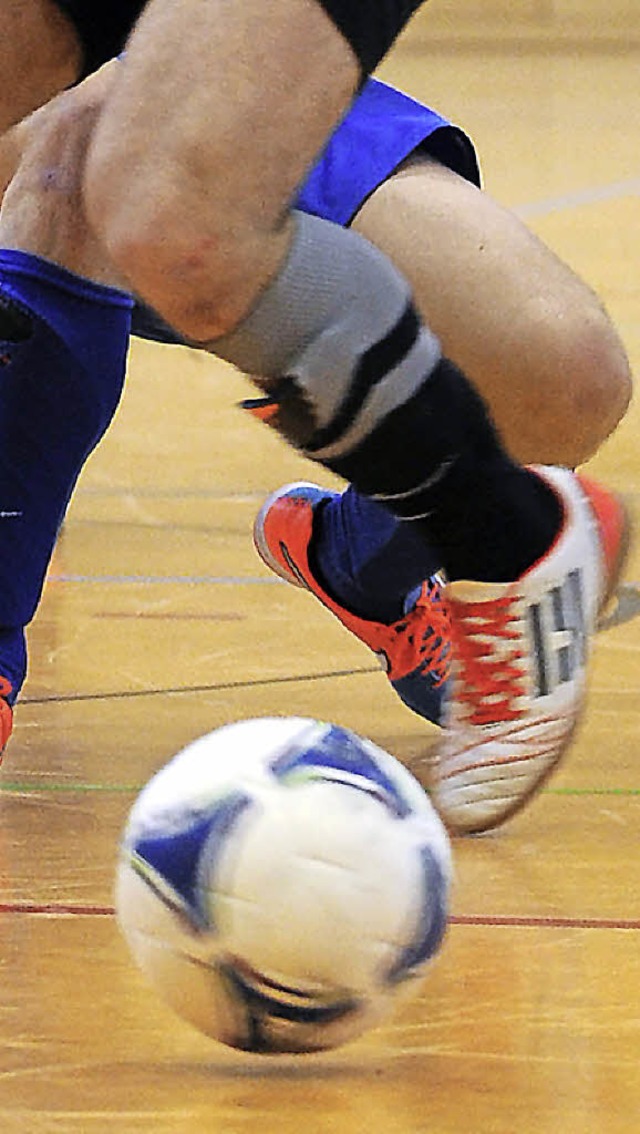 Mehr auf Technik basierend: die Hallen-Variante Futsal   | Foto: Schn