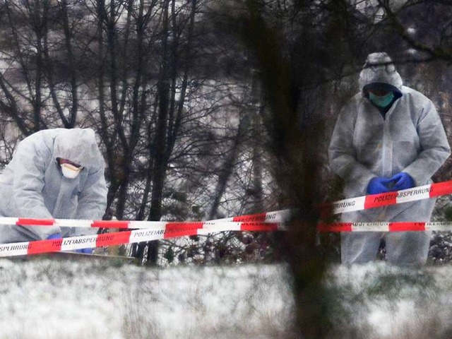 Die Soko Wiese hat ber 130 Spuren rund um den Tatort in Neuenburg gesichert.  | Foto: dpa