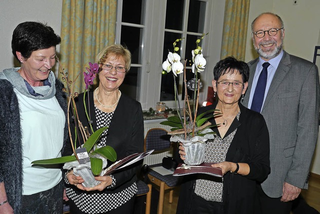 Von Ortsvorsteherin Brbel Willmann un...aricka Schwenk und Gudrun Schillinger.  | Foto: Christel Hlter-hassler