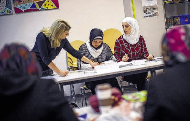 Die Flchtlinge sollen in Hfingen ein...lenen der Sprache eine wichtige Rolle.  | Foto: DPA
