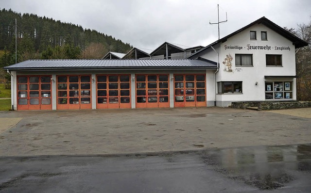 Von fnf Fahrzeugboxen bleiben  zwei fr das DRK-Haus stehen.   | Foto: Morys