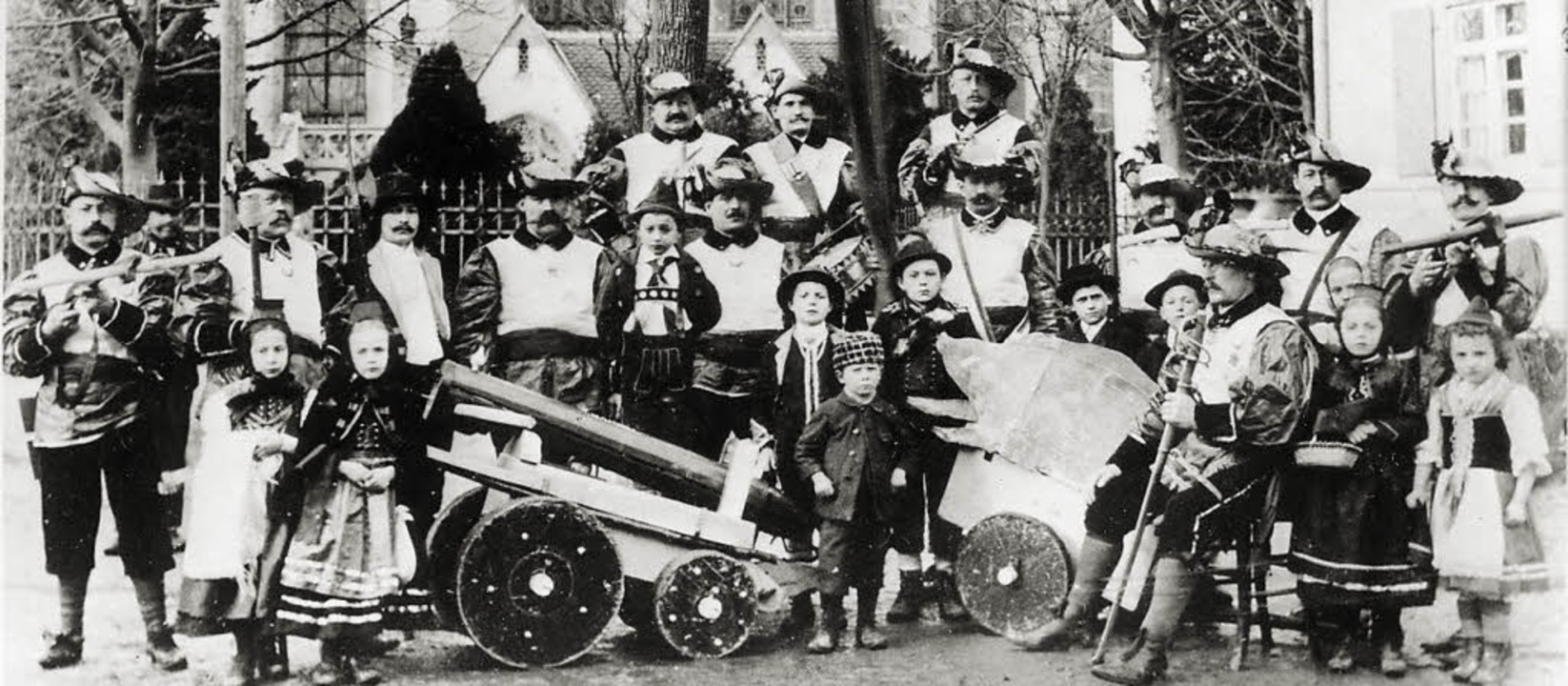 Darsteller des 1909 aufgefhrten Kirch...it dem Ringwunder aus der Kuno-Sage.    | Foto: Archiv Foto-Bank/Dargleff Jahnke