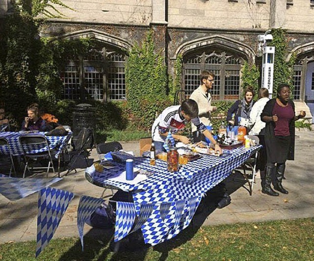 Beim Oktoberfest an der University of ... ihrem Rckflug nach Hause morgen mit.  | Foto: privat