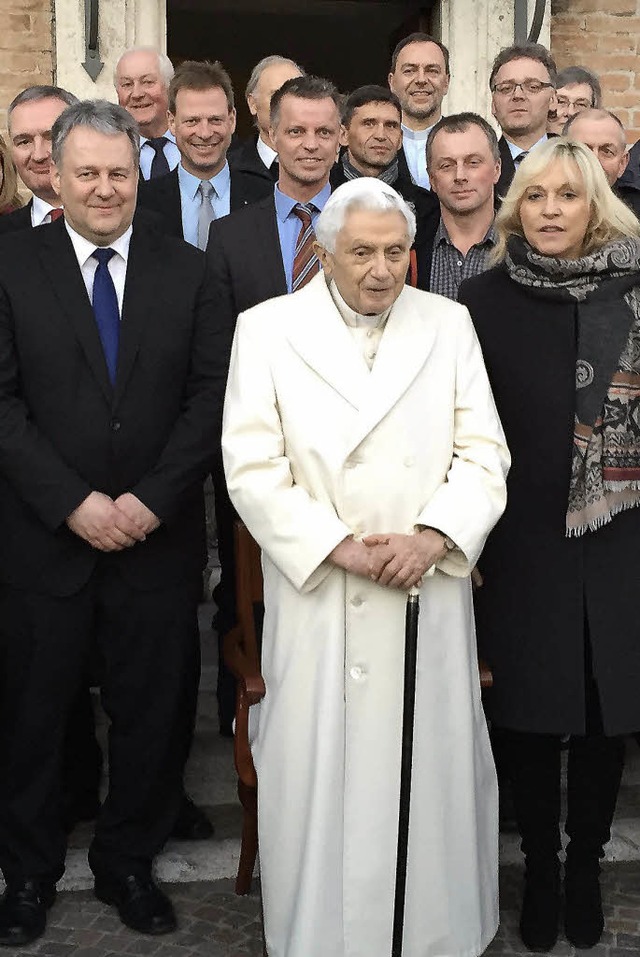Der Papst a. D.  mit Besuch aus Bayern   | Foto: dpa