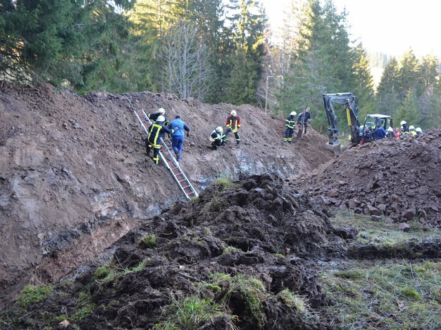 Die Rettungsarbeiten in Breitnau &#8211; mehr als 100 Personen waren im Einsatz.  | Foto:  Kamera24tv