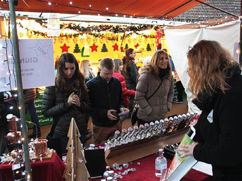 Gutes Wetter, gutes Essen und gute Stimmung: Beim Adventsmarkt im Enkendorf blieben keine Wnsche offen.