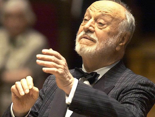 Kurt Masur 2001 bei einer Probe mit dem Leipziger Gewandhausorchester.  | Foto: dpa