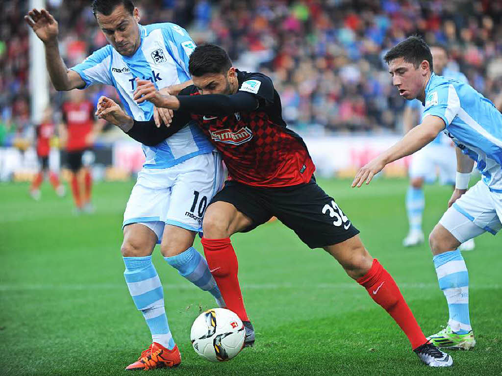 In der ersten Halbzeit nicht immer berzeugt aber dennoch zwei Tore geschossen: Der SC Freiburg gewinnt verdient mit 3:0 und verabschiedet sich in die Winterpause.