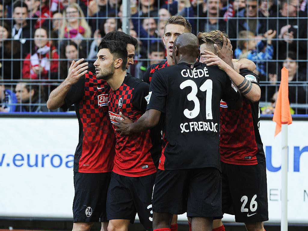 In der ersten Halbzeit nicht immer berzeugt aber dennoch zwei Tore geschossen: Der SC Freiburg gewinnt verdient mit 3:0 und verabschiedet sich in die Winterpause.