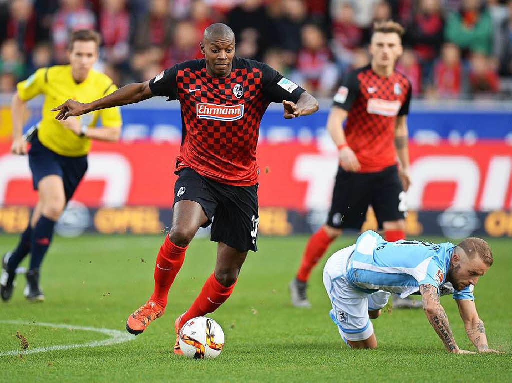 In der ersten Halbzeit nicht immer berzeugt aber dennoch zwei Tore geschossen: Der SC Freiburg gewinnt verdient mit 3:0 und verabschiedet sich in die Winterpause.