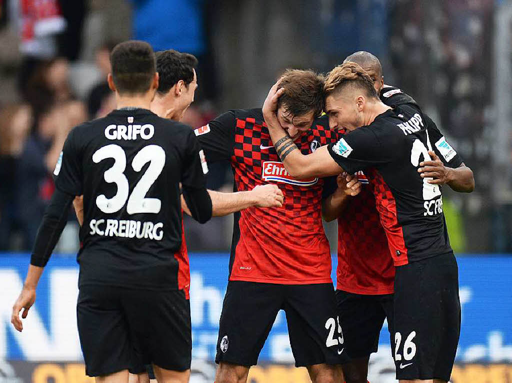 In der ersten Halbzeit nicht immer berzeugt aber dennoch zwei Tore geschossen: Der SC Freiburg gewinnt verdient mit 3:0 und verabschiedet sich in die Winterpause.