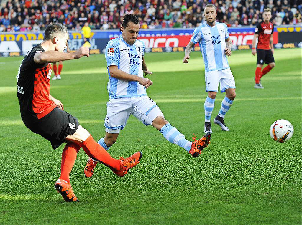 In der ersten Halbzeit nicht immer berzeugt aber dennoch zwei Tore geschossen: Der SC Freiburg gewinnt verdient mit 3:0 und verabschiedet sich in die Winterpause.