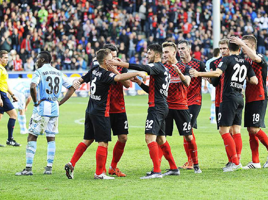 In der ersten Halbzeit nicht immer berzeugt aber dennoch zwei Tore geschossen: Der SC Freiburg gewinnt verdient mit 3:0 und verabschiedet sich in die Winterpause.