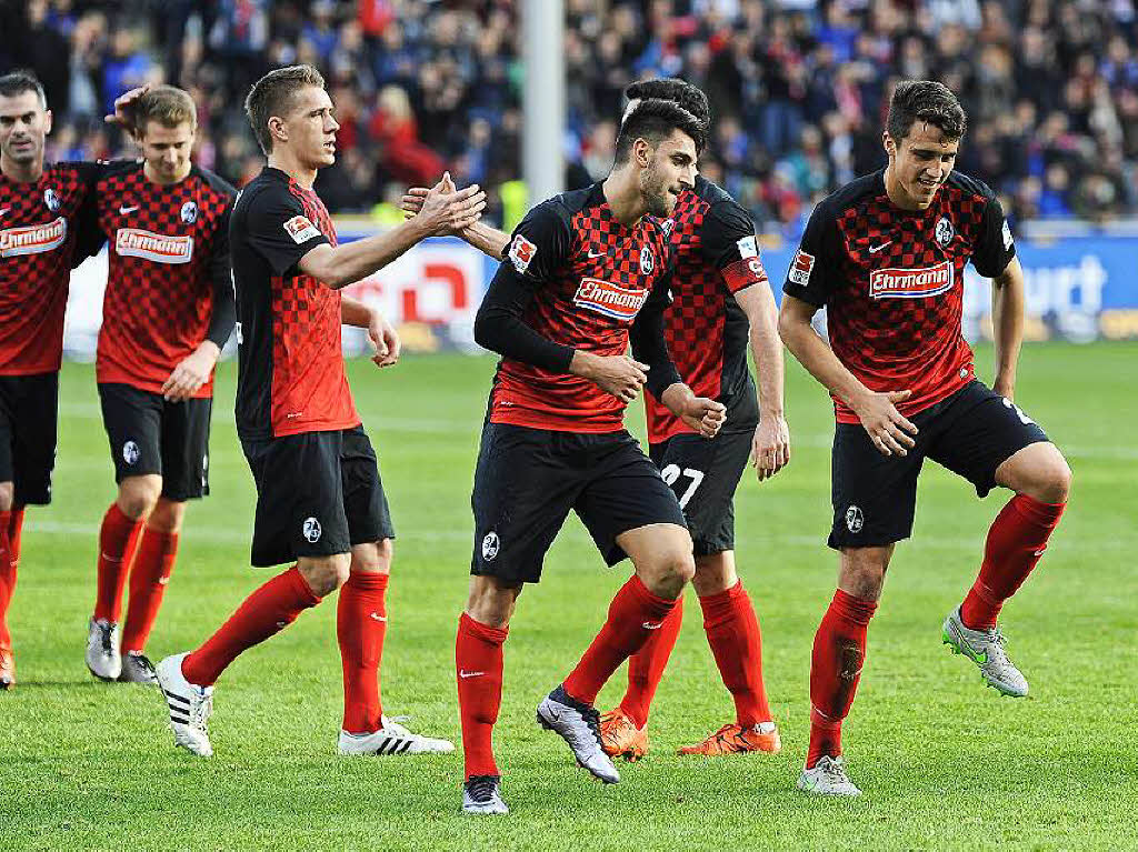 In der ersten Halbzeit nicht immer berzeugt aber dennoch zwei Tore geschossen: Der SC Freiburg gewinnt verdient mit 3:0 und verabschiedet sich in die Winterpause.